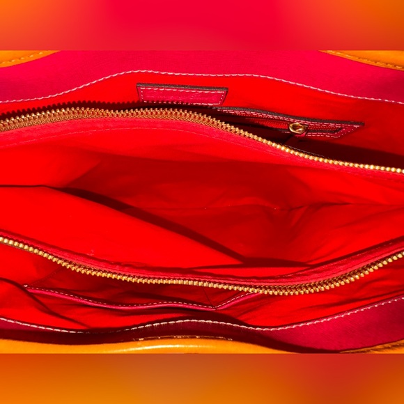 Dooney & Bourke Black and Tan Tote Bag + Dust Bag - Picture 10 of 12